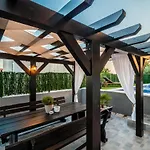 Villa Olea-with Pool, Sea View, Near Split Airport Kaštela