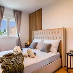 Villa Olea-with Pool, Sea View, Near Split Airport *