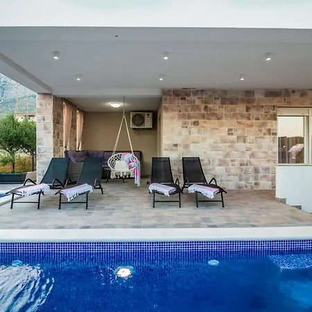 Olea-with Pool, Sea View, Near Split Airport *