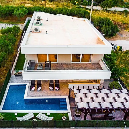 Olea-with Pool, Sea View, Near Split Airport Willa *
