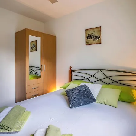 Olea-with Pool, Sea View, Near Split Airport Willa *