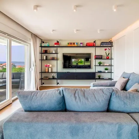 Olea-with Pool, Sea View, Near Split Airport *
