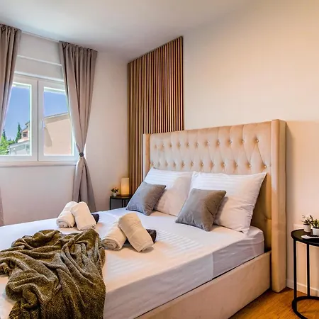 Willa Olea-with Pool, Sea View, Near Split Airport *
