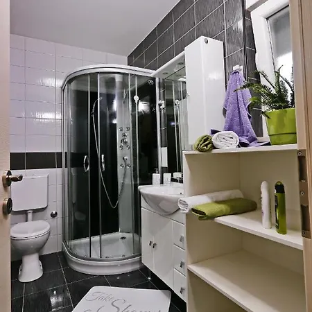 Villa Olea-with Pool, Sea View, Near Split Airport *