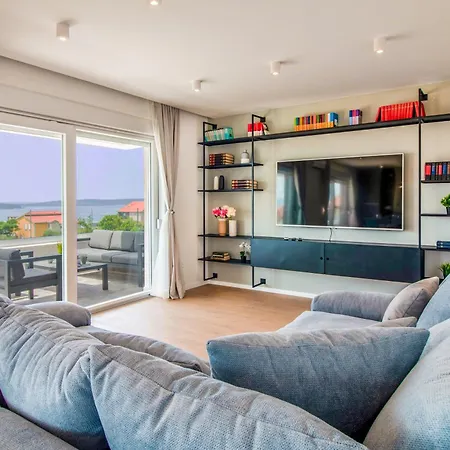 Villa Olea-with Pool, Sea View, Near Split Airport