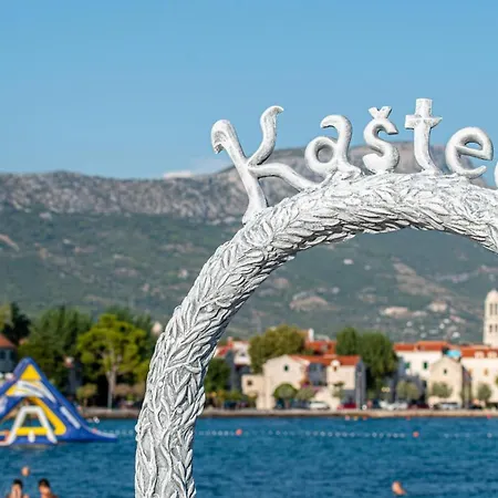 Olea-with Pool, Sea View, Near Split Airport Willa *
