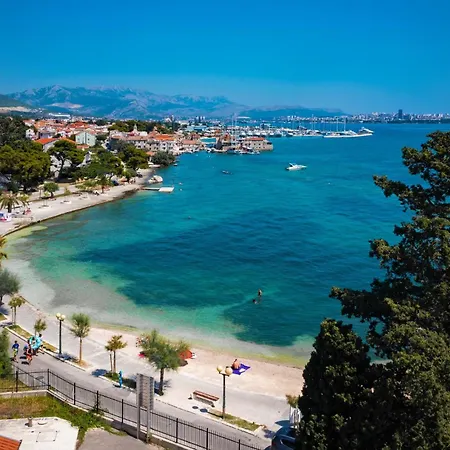 Villa Olea-with Pool, Sea View, Near Split Airport