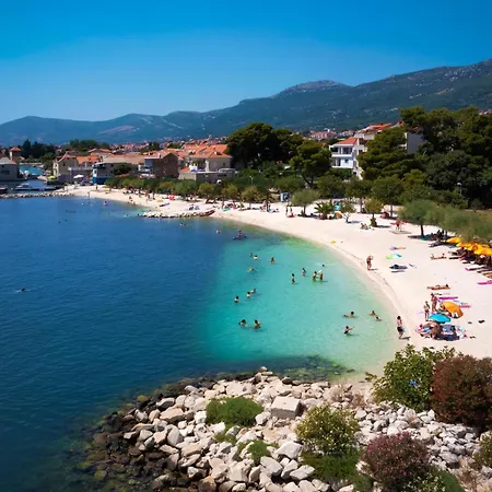 Villa Olea-with Pool, Sea View, Near Split Airport Kaštela