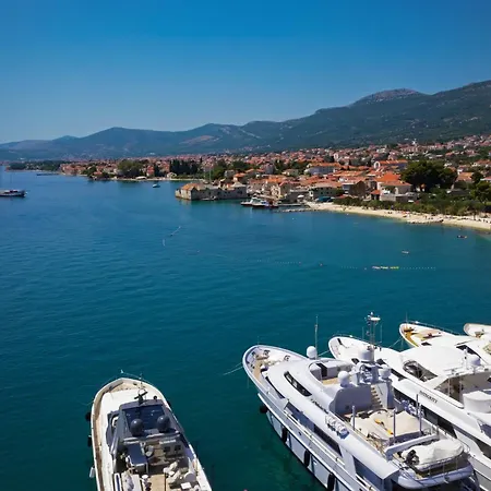 Olea-with Pool, Sea View, Near Split Airport *