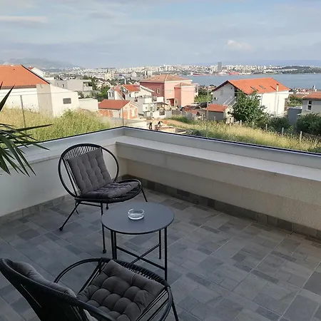 Villa Olea-with Pool, Sea View, Near Split Airport *