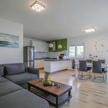 Villa Olea-with Pool, Sea View, Near Split Airport